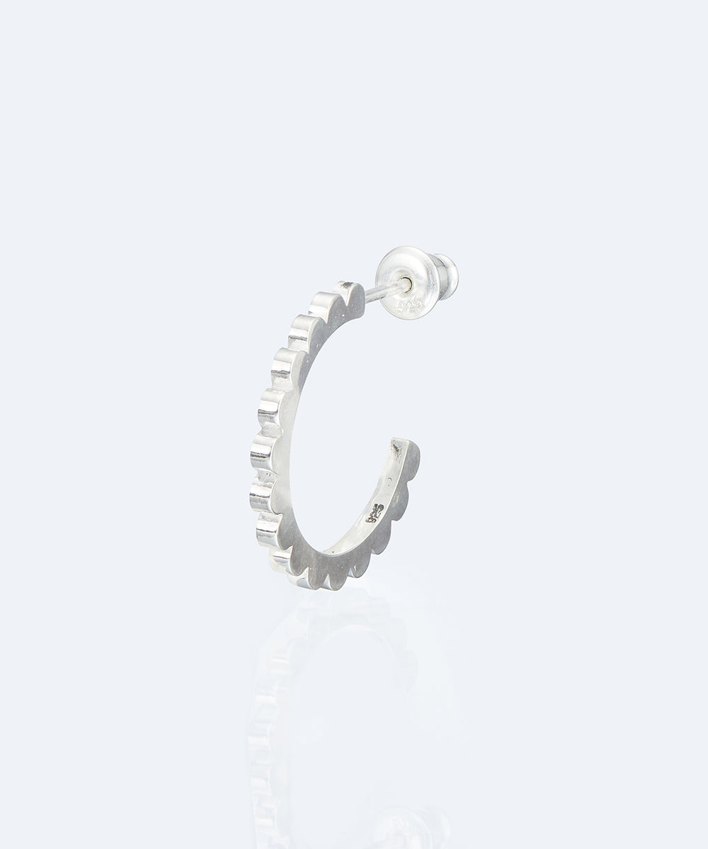 Flat Studded Hoop Earring（片耳）