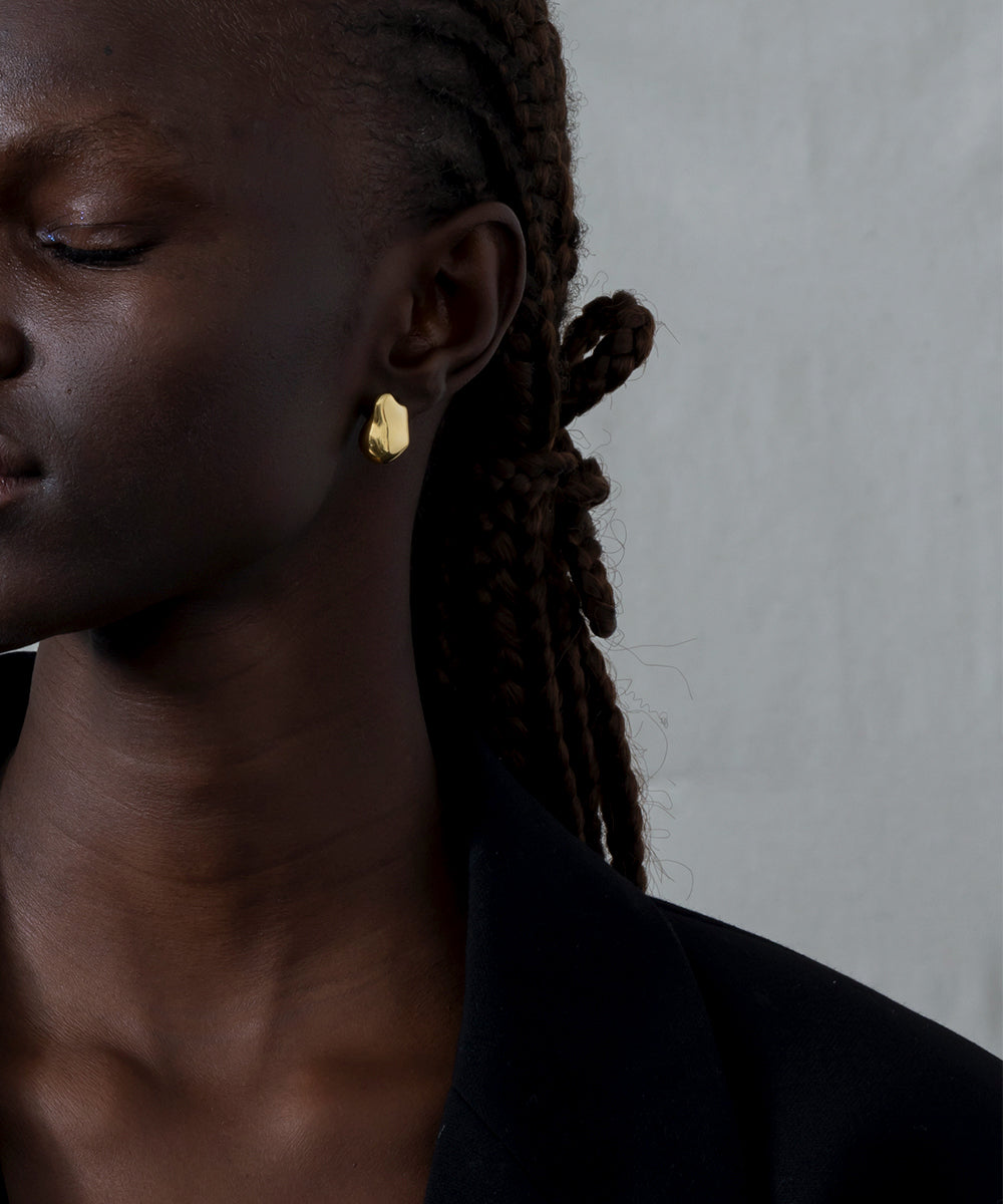 Abstract Silhouette Earrings（ペア）