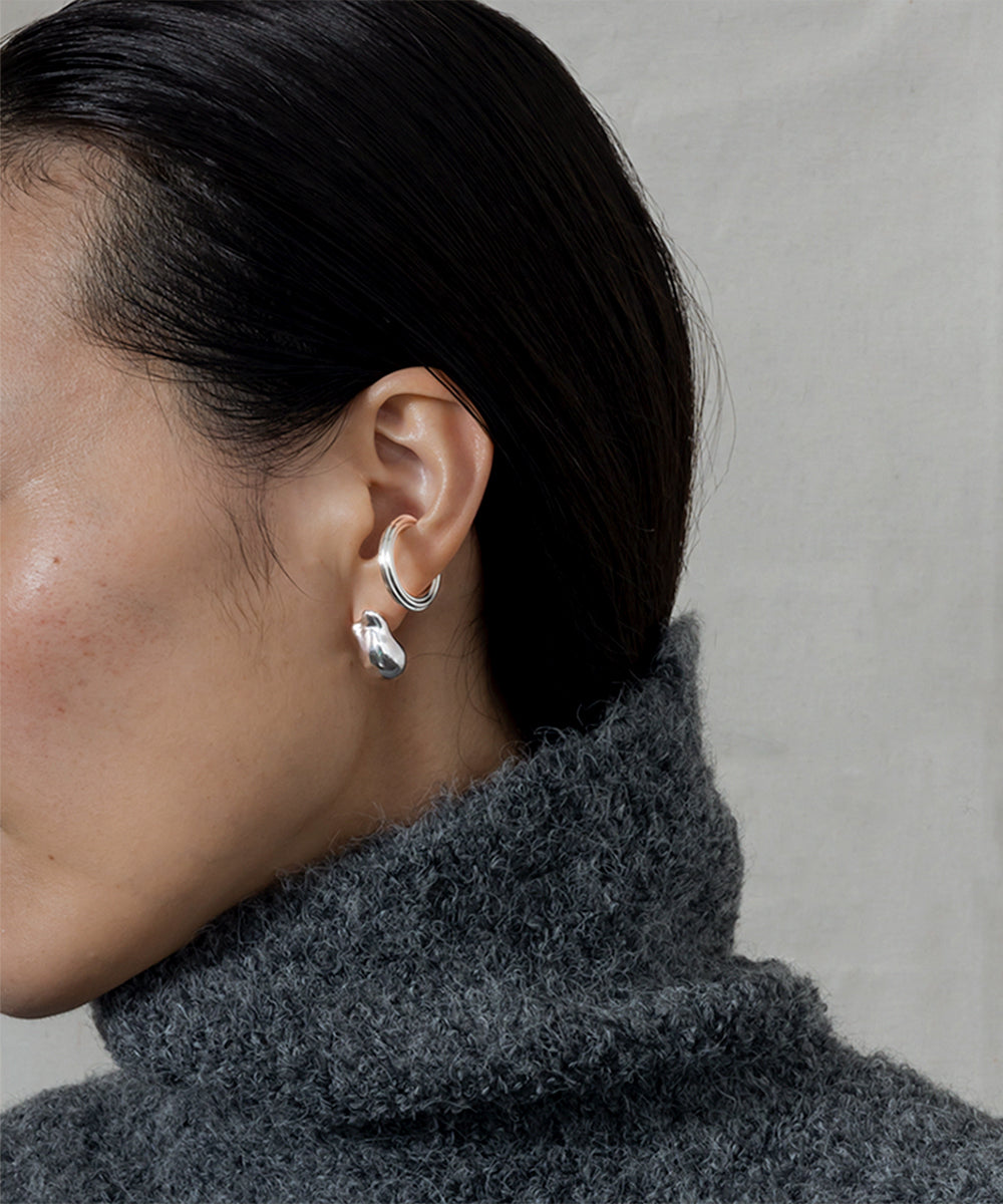 Abstract Silhouette Earrings（ペア）