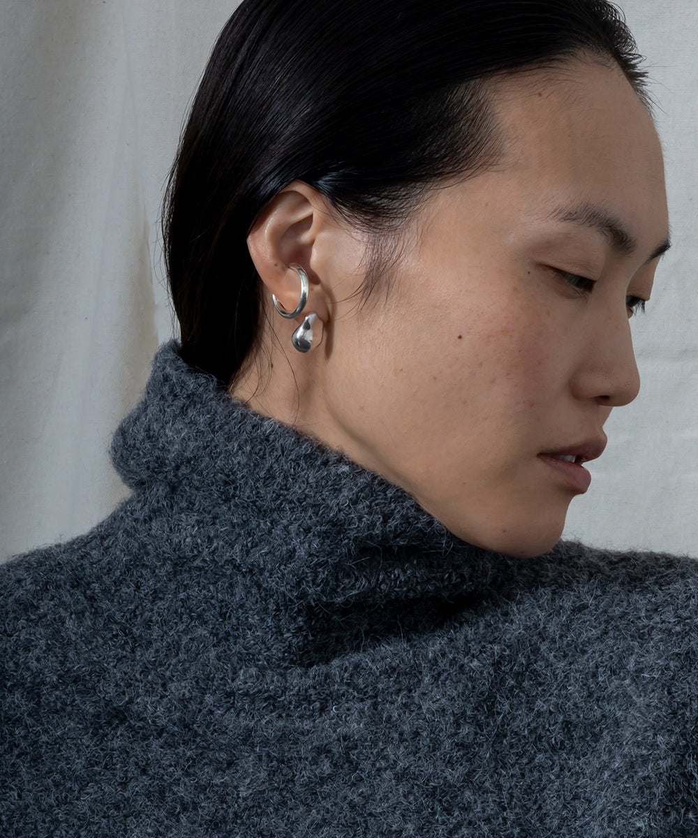 Abstract Silhouette Earrings（ペア）