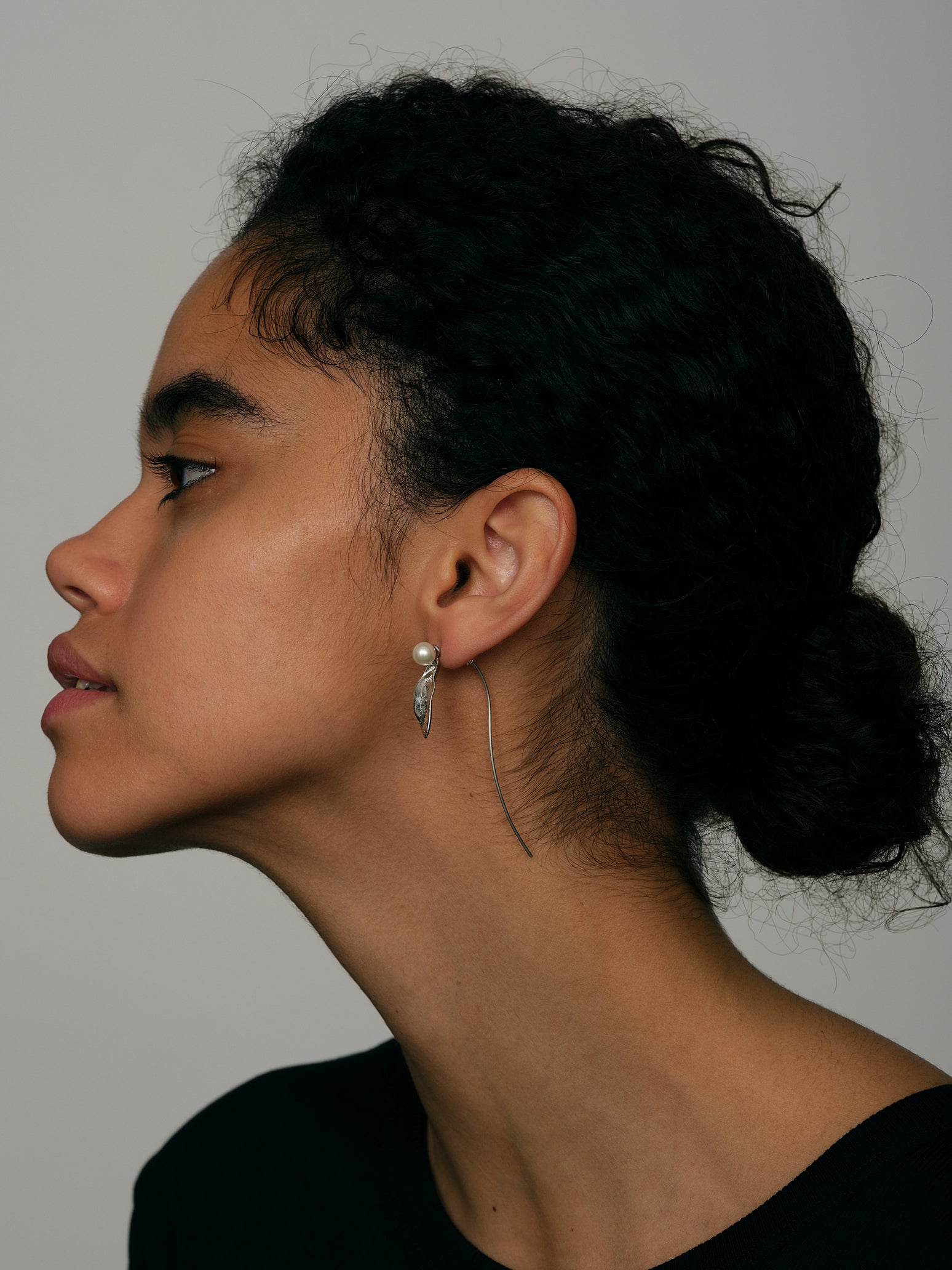 Pearl Curve Line Earring（片耳） – ucalypt