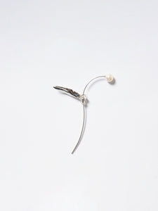 Pearl Curve Line Earring（片耳）