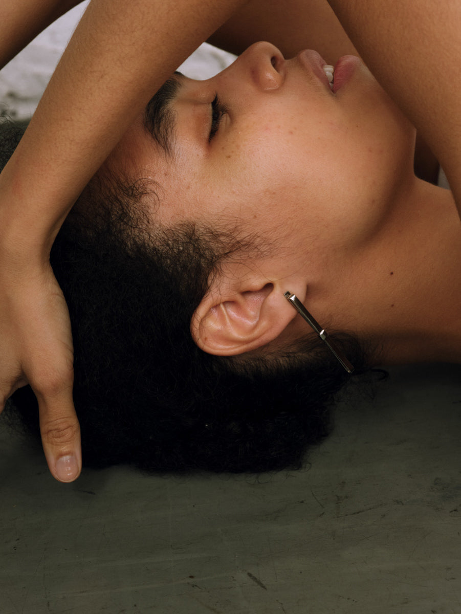 Long Linear Ribbon Earring（ピアス/片耳）