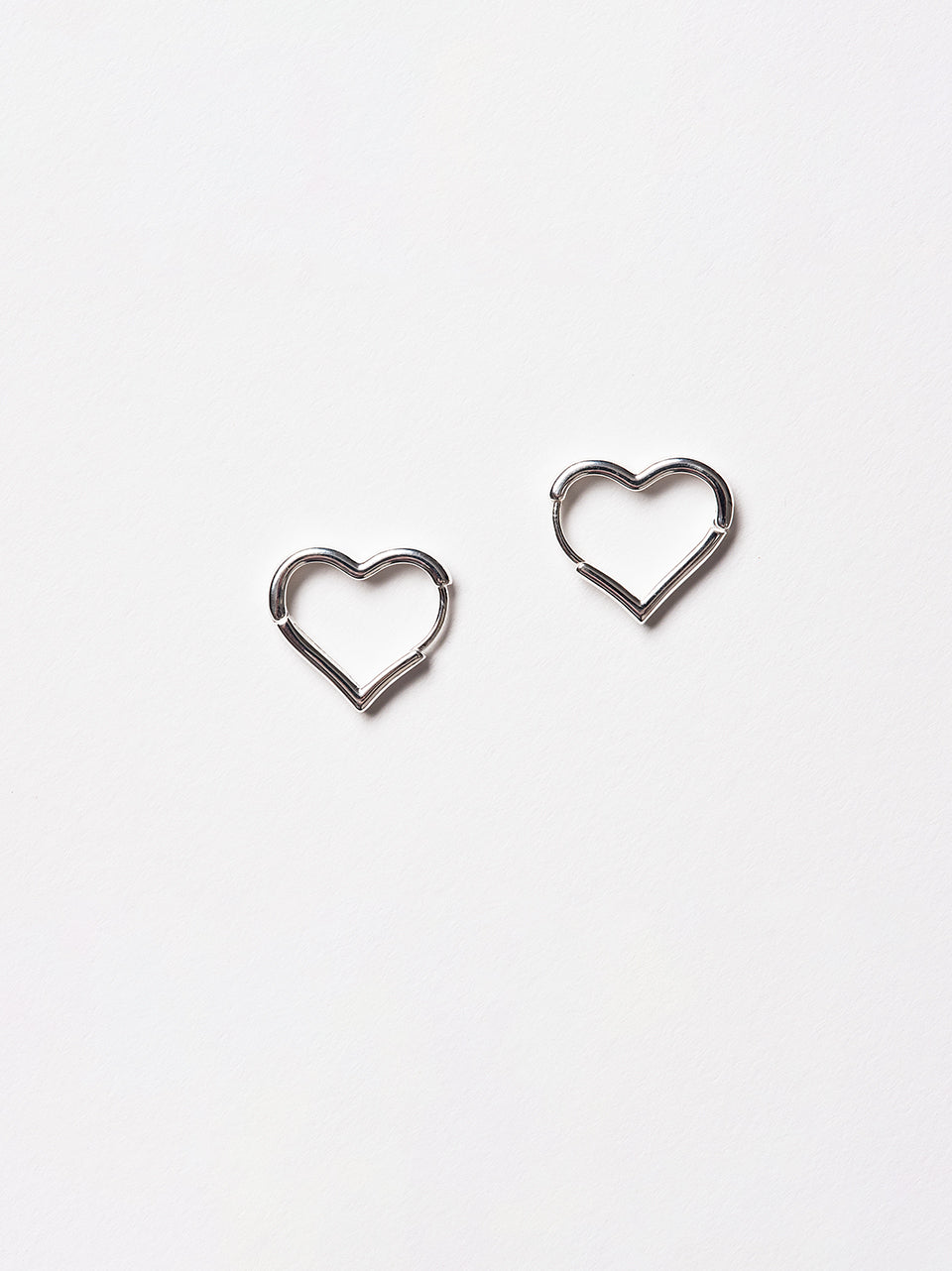 LOVE AND HEART HOOP EARRINGS ユーカリプト